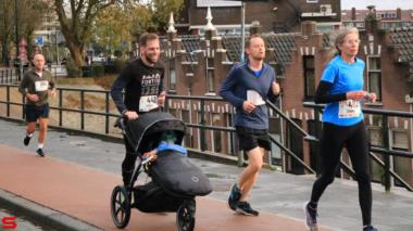 [Activiteiten en Festiviteiten] :: DrechtStadLoop Halve Marathon (28)