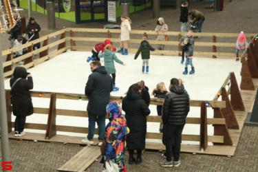 [Activiteiten en Festiviteiten] :: Schaatsbaan Bieshof 2023 dag 1 (15)
