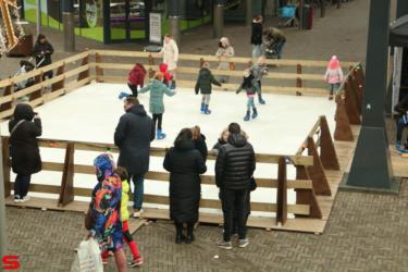[Activiteiten en Festiviteiten] :: Schaatsbaan Bieshof 2023 dag 1 (16)