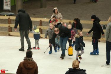[Activiteiten en Festiviteiten] :: Schaatsbaan Bieshof 2023 dag 1 (19)