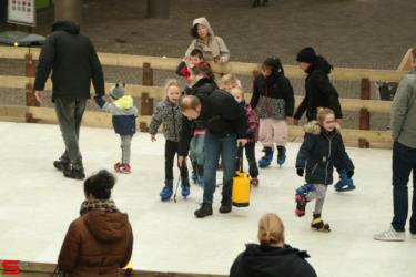 [Activiteiten en Festiviteiten] :: Schaatsbaan Bieshof 2023 dag 1 (20)