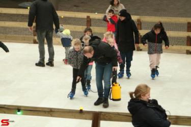 [Activiteiten en Festiviteiten] :: Schaatsbaan Bieshof 2023 dag 1 (21)