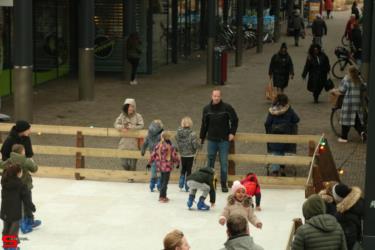 [Activiteiten en Festiviteiten] :: Schaatsbaan Bieshof 2023 dag 1 (7)