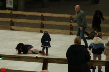 [Activiteiten en Festiviteiten] :: Schaatsbaan Bieshof 2023 dag 1 (19)