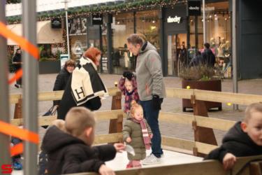 [Activiteiten en Festiviteiten] :: Schaatsbaan Bieshof 2023 dag 1 (7)