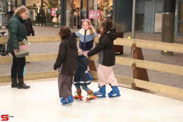 [Activiteiten en Festiviteiten] :: Schaatsbaan Bieshof 2023 dag 1 (8)