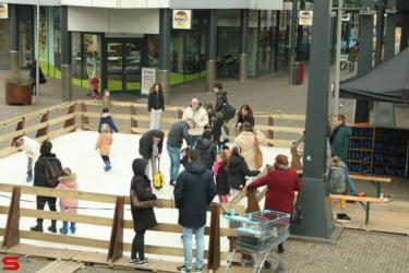[Activiteiten en Festiviteiten] :: Schaatsbaan Bieshof 2023 dag 2 (10)