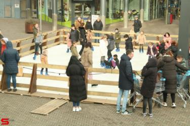 [Activiteiten en Festiviteiten] :: Schaatsbaan Bieshof 2023 dag 2 (13)
