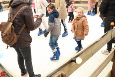 [Activiteiten en Festiviteiten] :: Schaatsbaan Bieshof 2023 dag 2 (19)