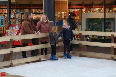 [Activiteiten en Festiviteiten] :: Schaatsbaan Bieshof 2023 dag 3 (5)