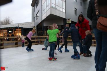 [Activiteiten en Festiviteiten] :: Schaatsbaan Bieshof 2023 dag 3 (14)