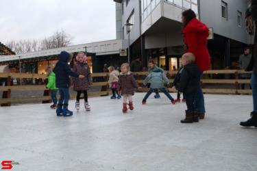 [Activiteiten en Festiviteiten] :: Schaatsbaan Bieshof 2023 dag 3 (15)