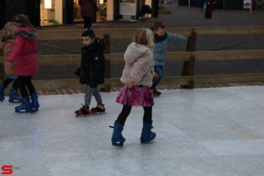 [Activiteiten en Festiviteiten] :: Schaatsbaan Bieshof 2023 dag 3 (16)
