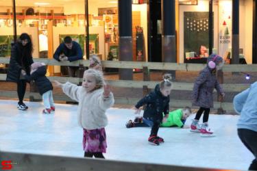 [Activiteiten en Festiviteiten] :: Schaatsbaan Bieshof 2023 dag 3 (12)