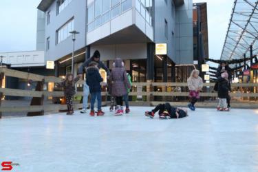 [Activiteiten en Festiviteiten] :: Schaatsbaan Bieshof 2023 dag 3 (15)