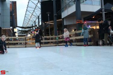 [Activiteiten en Festiviteiten] :: Schaatsbaan Bieshof 2023 dag 3 (16)