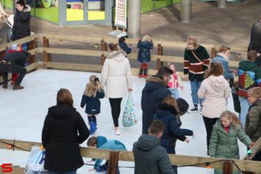 [Activiteiten en Festiviteiten] :: Schaatsbaan Bieshof 2023 dag 4 (5)