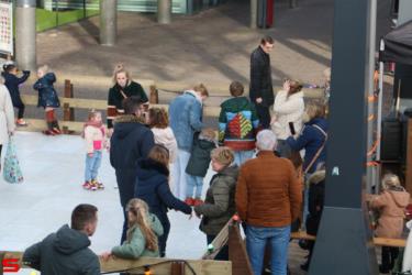 [Activiteiten en Festiviteiten] :: Schaatsbaan Bieshof 2023 dag 4 (6)