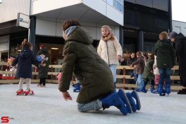 [Activiteiten en Festiviteiten] :: Schaatsbaan Bieshof 2023 dag 4 (10)