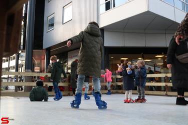[Activiteiten en Festiviteiten] :: Schaatsbaan Bieshof 2023 dag 4 (12)