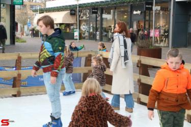 [Activiteiten en Festiviteiten] :: Schaatsbaan Bieshof 2023 dag 4 (5)