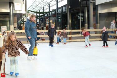 [Activiteiten en Festiviteiten] :: Schaatsbaan Bieshof 2023 dag 4 (7)