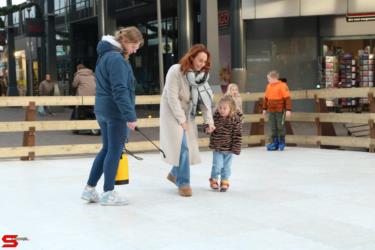 [Activiteiten en Festiviteiten] :: Schaatsbaan Bieshof 2023 dag 4 (8)