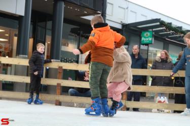 [Activiteiten en Festiviteiten] :: Schaatsbaan Bieshof 2023 dag 4 (10)