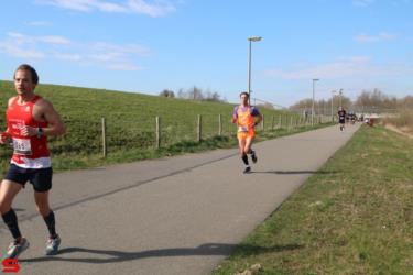 [Activiteiten en Festiviteiten] :: Riwal Halve Marathon hm (49)