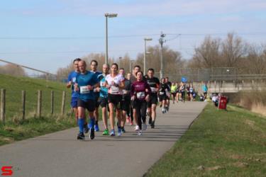 [Activiteiten en Festiviteiten] :: Riwal Halve Marathon hm (40)