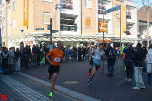 [Activiteiten en Festiviteiten] :: Drechtstadloop Halve Marathon Start (13)