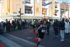 [Activiteiten en Festiviteiten] :: Drechtstadloop Halve Marathon Start (14)