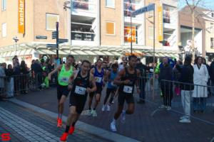 [Activiteiten en Festiviteiten] :: Drechtstadloop Halve Marathon Start (15)