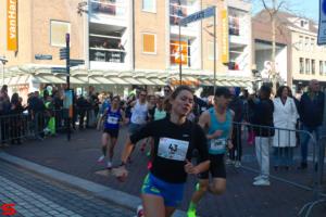 [Activiteiten en Festiviteiten] :: Drechtstadloop Halve Marathon Start (18)