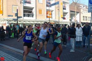 [Activiteiten en Festiviteiten] :: Drechtstadloop Halve Marathon Start (19)
