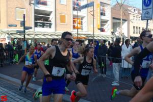 [Activiteiten en Festiviteiten] :: Drechtstadloop Halve Marathon Start (20)