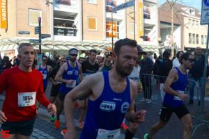[Activiteiten en Festiviteiten] :: Drechtstadloop Halve Marathon Start (22)