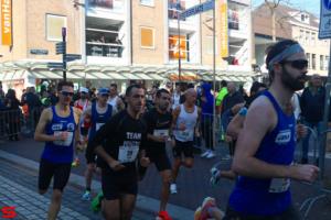[Activiteiten en Festiviteiten] :: Drechtstadloop Halve Marathon Start (23)