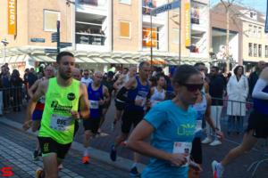 [Activiteiten en Festiviteiten] :: Drechtstadloop Halve Marathon Start (25)