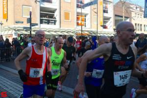 [Activiteiten en Festiviteiten] :: Drechtstadloop Halve Marathon Start (26)