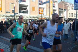 [Activiteiten en Festiviteiten] :: Drechtstadloop Halve Marathon Start (15)