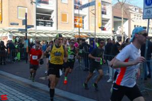 [Activiteiten en Festiviteiten] :: Drechtstadloop Halve Marathon Start (16)