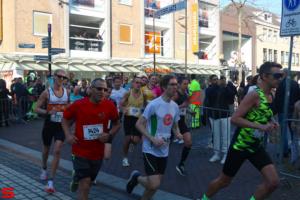 [Activiteiten en Festiviteiten] :: Drechtstadloop Halve Marathon Start (17)