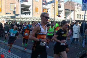 [Activiteiten en Festiviteiten] :: Drechtstadloop Halve Marathon Start (18)
