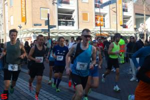 [Activiteiten en Festiviteiten] :: Drechtstadloop Halve Marathon Start (19)