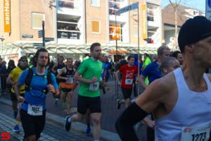 [Activiteiten en Festiviteiten] :: Drechtstadloop Halve Marathon Start (22)