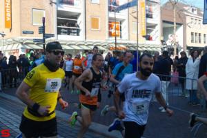 [Activiteiten en Festiviteiten] :: Drechtstadloop Halve Marathon Start (23)