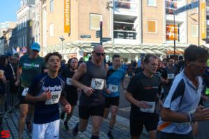 [Activiteiten en Festiviteiten] :: Drechtstadloop Halve Marathon Start (27)