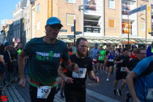 [Activiteiten en Festiviteiten] :: Drechtstadloop Halve Marathon Start (13)