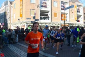 [Activiteiten en Festiviteiten] :: Drechtstadloop Halve Marathon Start (14)